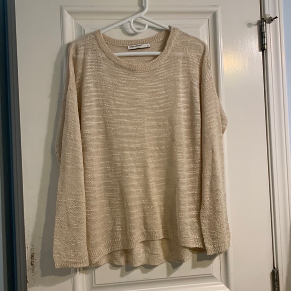 Woman’s Sweater - Picture 1 of 8